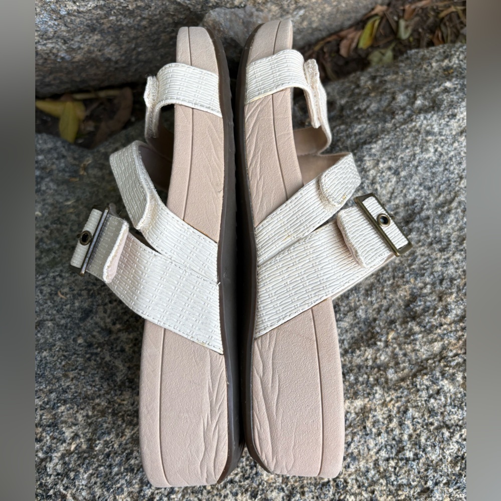 Vionic Pacific Rio - Women's Adjustable Platform Sandals - Picture 3 of 8